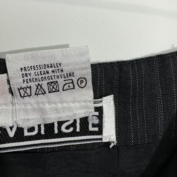 Carlisle Women’s Size 6 Small Gray Stripe Wool Blend Button Detail Trouser Pants - Picture 6 of 9